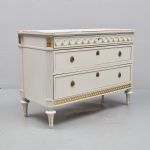 1316 3354 CHEST OF DRAWERS